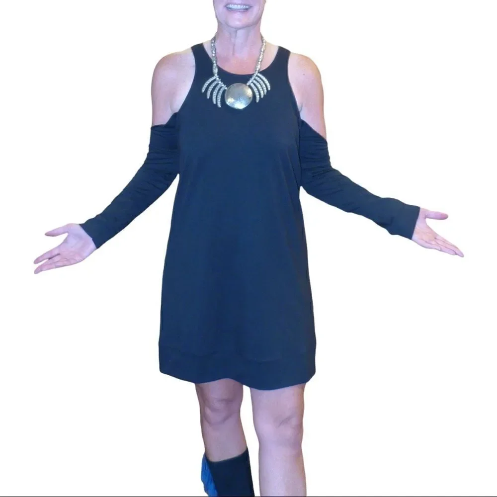 TOBI Women’s Cold Shoulder Zipper Back Fleece Dress Black Size Medium
